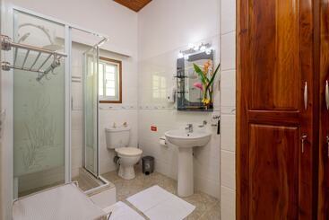 پانسیون Janes Serenity Guesthouse