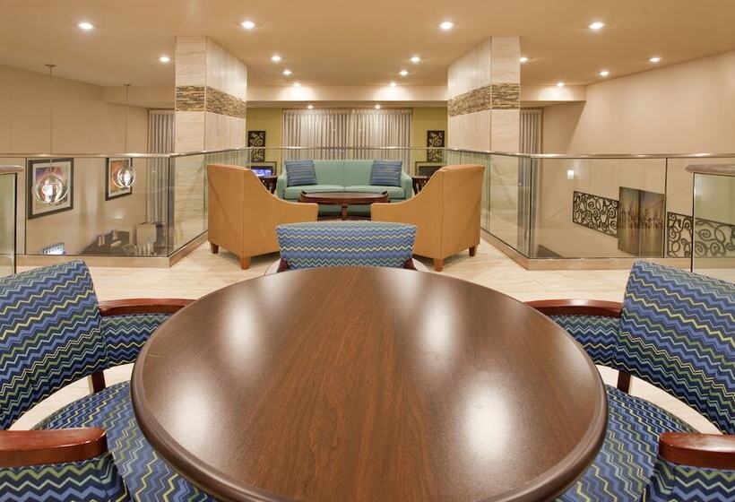 Holiday Inn Express Hotel & Suites Branson 76 Central, An Ihg