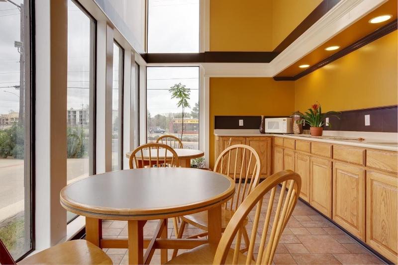 هتل Americas Best Value Inn Longview