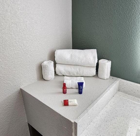 هتل Americas Best Value Inn Longview