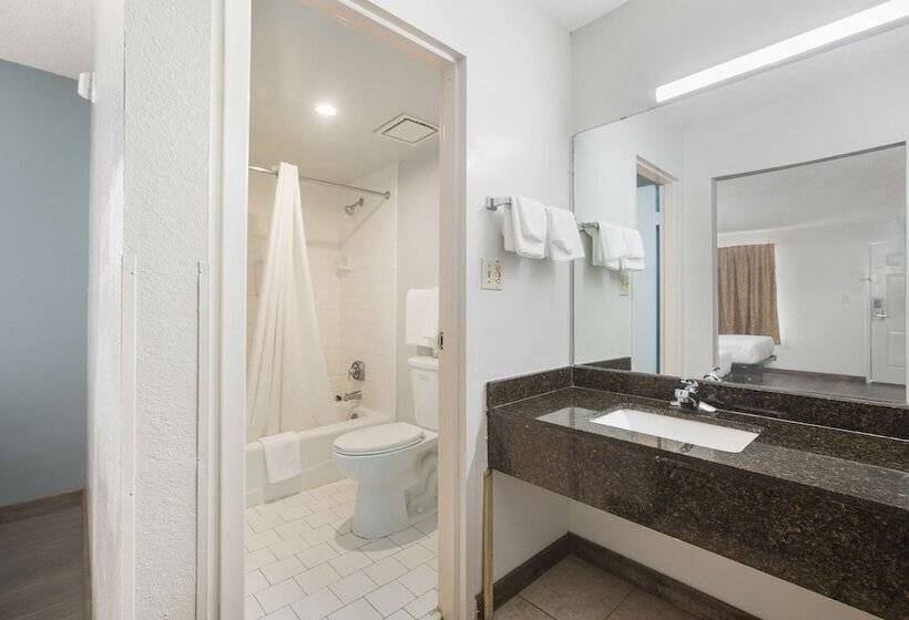 هتل Americas Best Value Inn Stockbridge