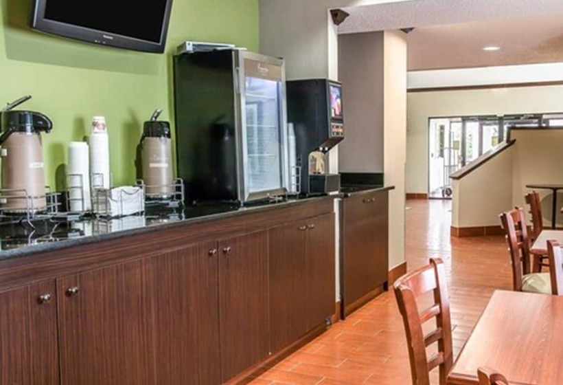 בית מלון כפרי Baymont By Wyndham Flat Rock