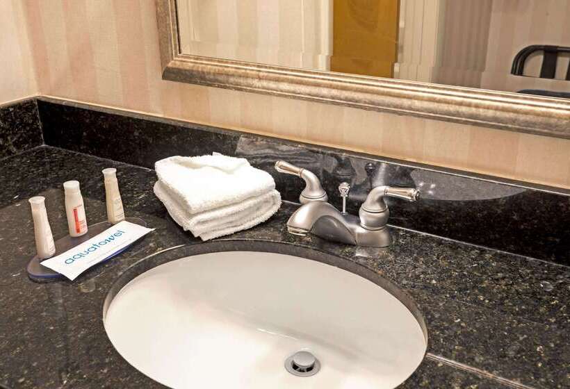 فندق Baymont By Wyndham Louisville Airport South