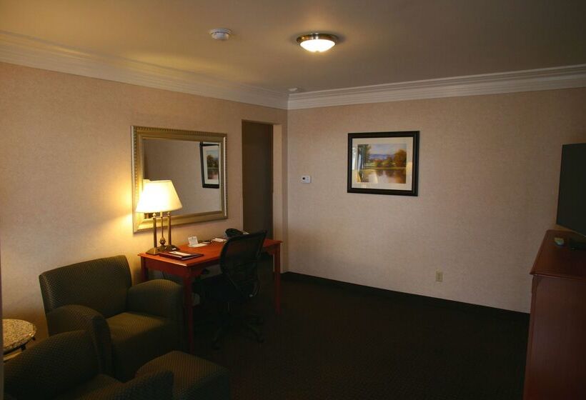 هتل Best Western Plus Silver Saddle Inn