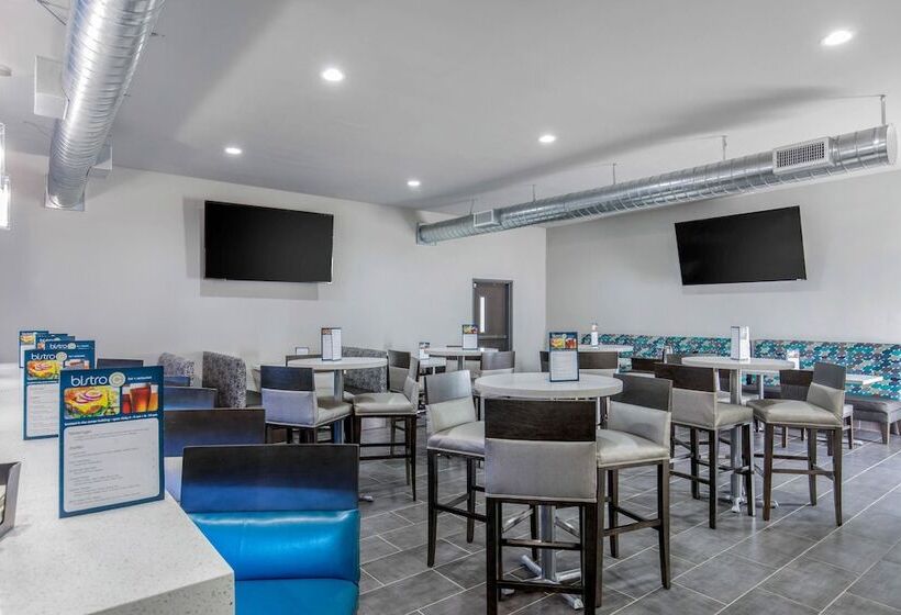 هتل Clarion Inn & Suites Dfw North