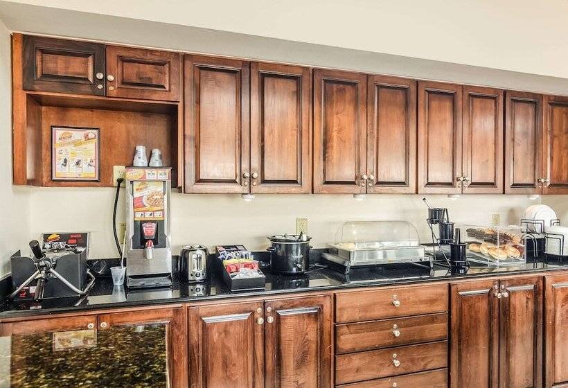 هتل Econo Lodge Moss Point  Pascagoula