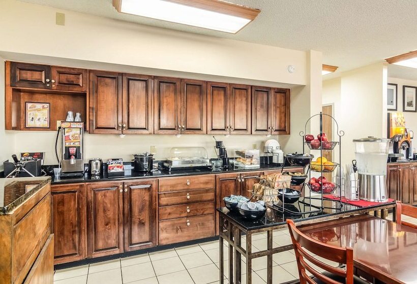 هتل Econo Lodge Moss Point  Pascagoula