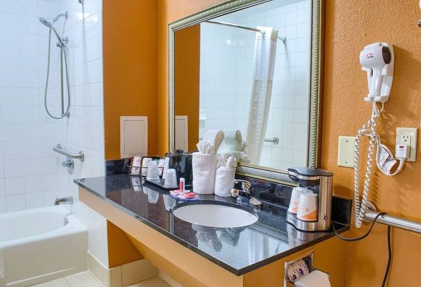 هتل Econo Lodge Moss Point  Pascagoula