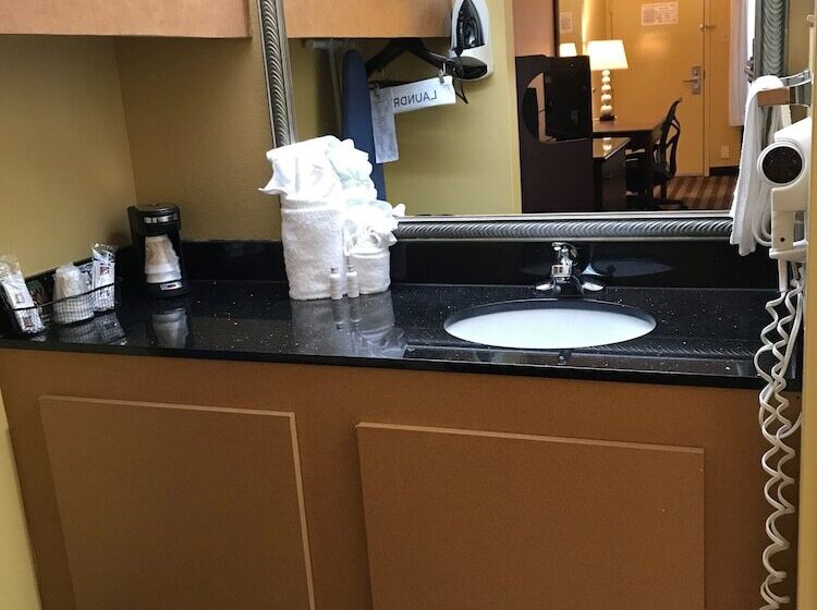 هتل Econo Lodge Moss Point  Pascagoula