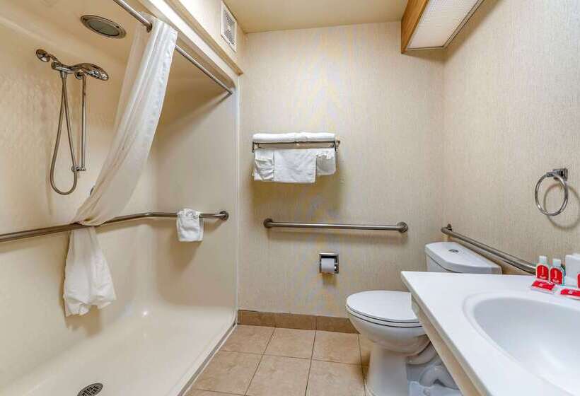 هتل Econo Lodge North Academy