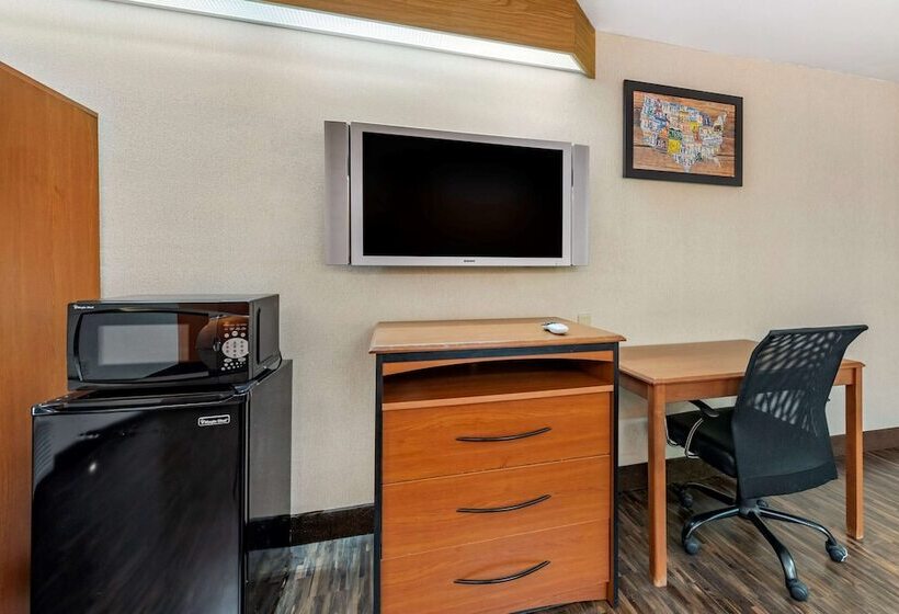 هتل Econo Lodge North Academy