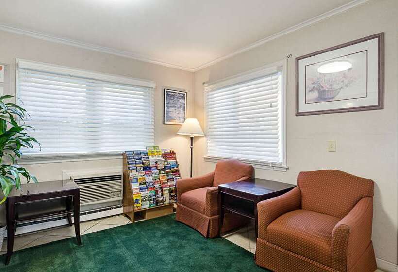 호텔 Econo Lodge Sturbridge Route 20