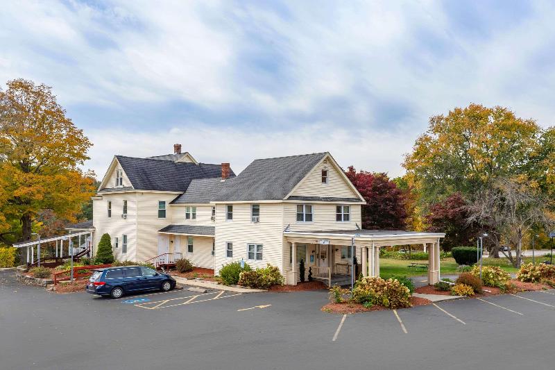Отель Econo Lodge Sturbridge Route 20