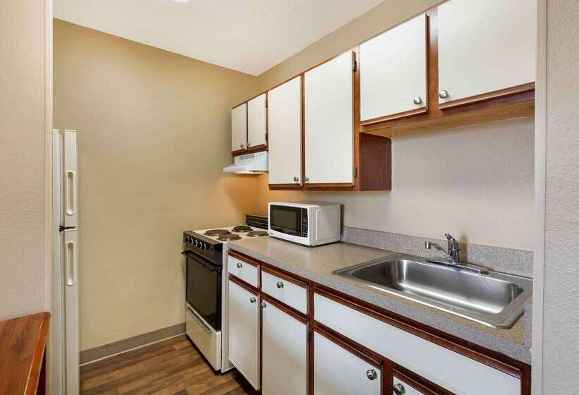 هتل Suburban Studios Copley Akron West