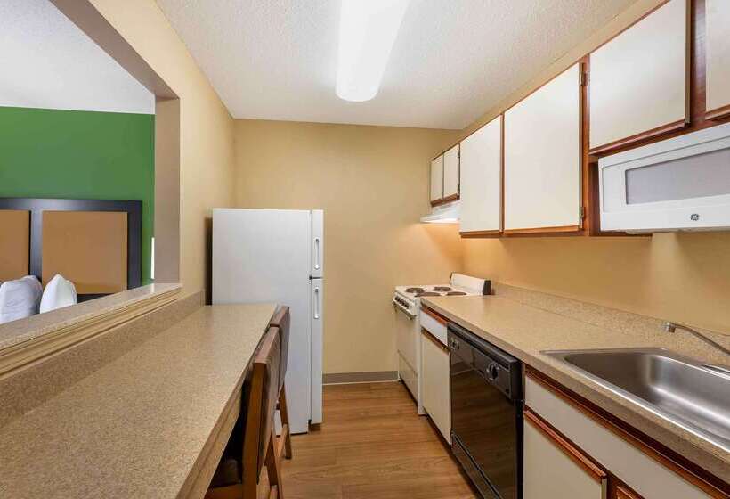 هتل Extended Stay America Suites  Cleveland  Great Northern Mall