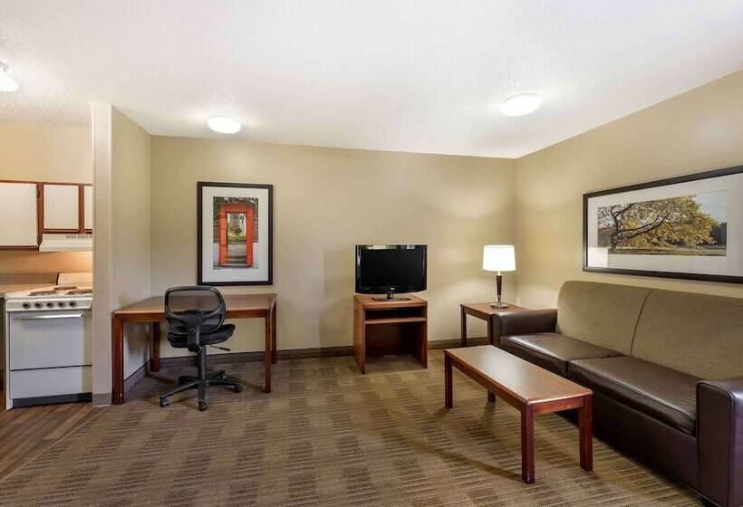 هتل Extended Stay America Suites  Cleveland  Great Northern Mall