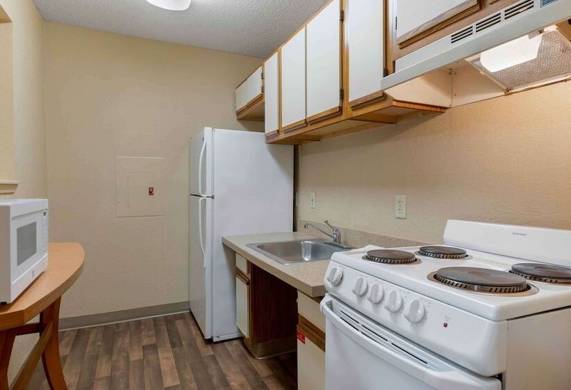 هتل Extended Stay America Suites  Cleveland  Great Northern Mall