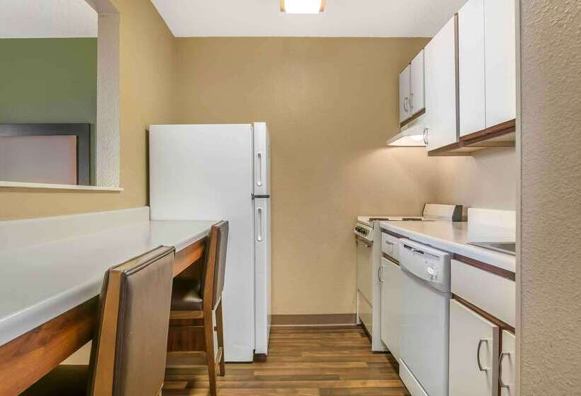 هتل Extended Stay America Select Suites   Detroit   Ann Arbor   University South
