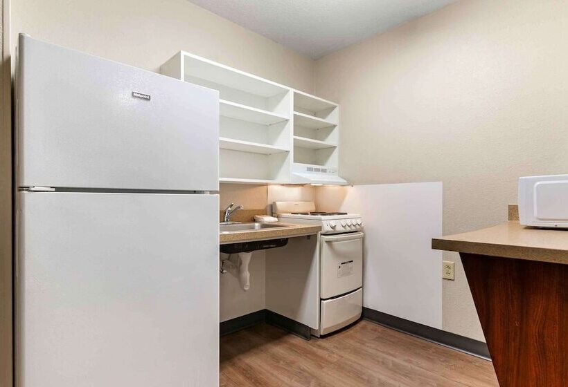 هتل Extended Stay America Select Suites   St Louis   Earth City