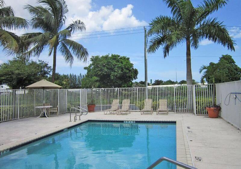 בית מלון כפרי Extended Stay America Suites  West Palm Beach  Northpoint Corporate Park