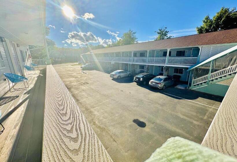 هتل Hampton Motor Inn