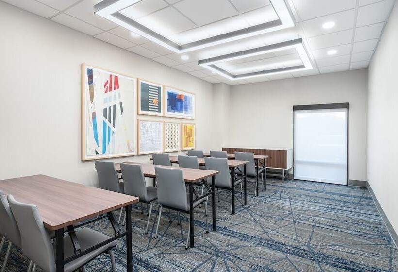 هتل Holiday Inn Express Atlanta West   Theme Park Area, An Ihg
