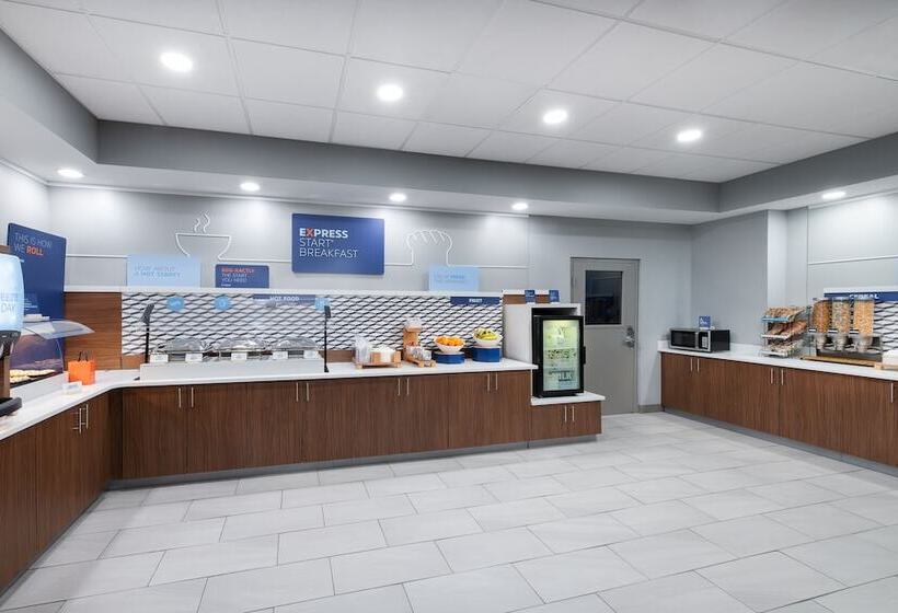 هتل Holiday Inn Express Atlanta West   Theme Park Area, An Ihg