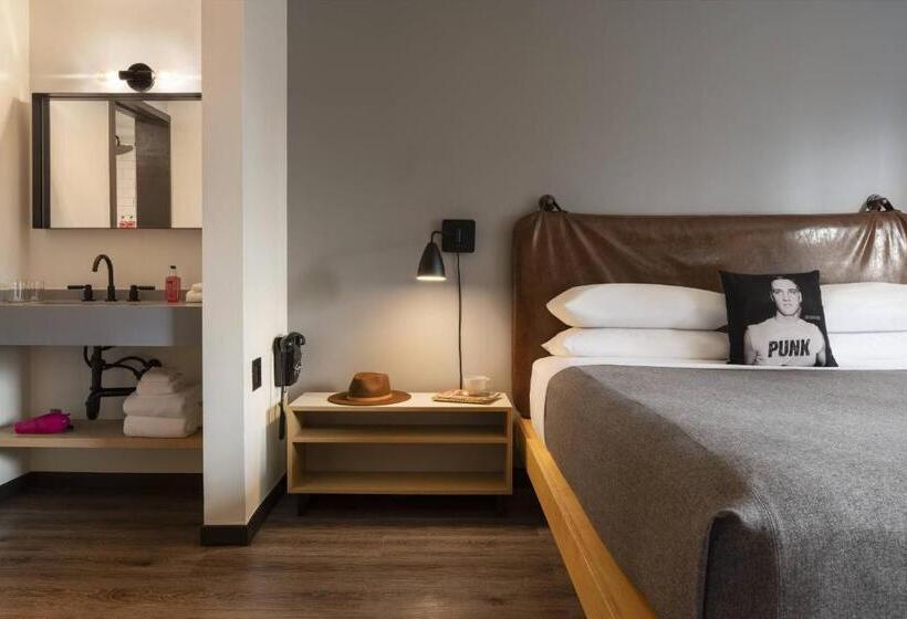 Отель Moxy Memphis Downtown