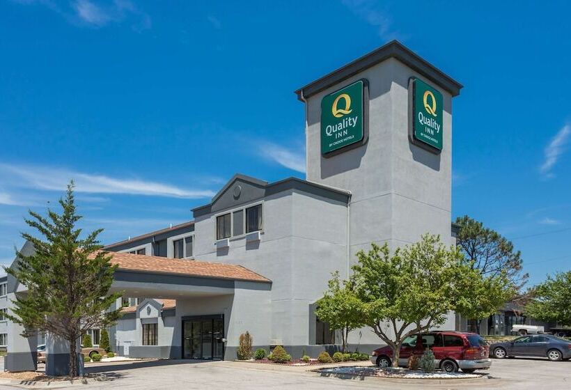 هتل Quality Inn Lees Summit  Kansas City