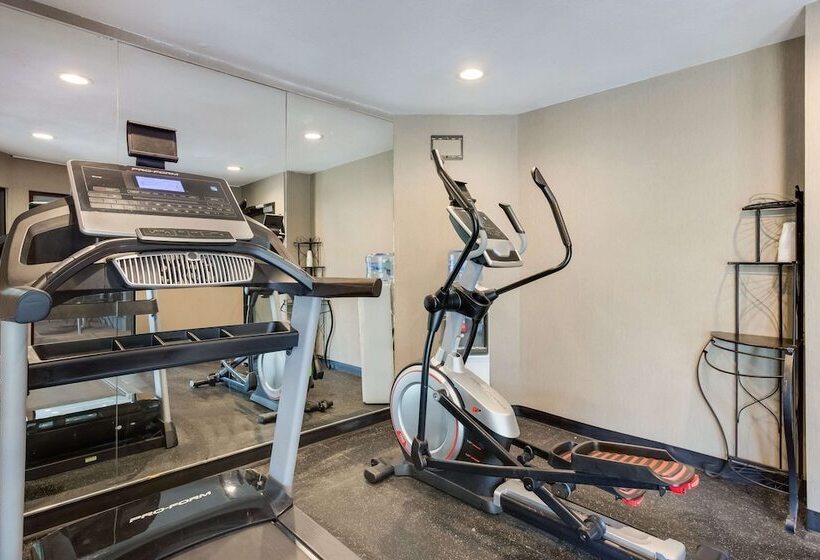 هتل Quality Inn Lees Summit  Kansas City