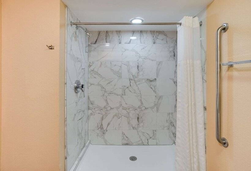 هتل Quality Inn Lees Summit  Kansas City