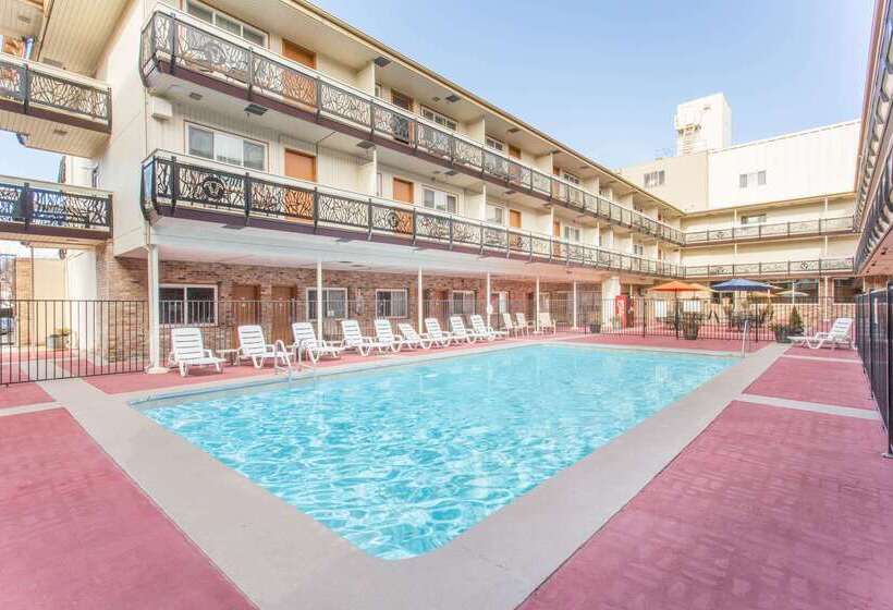 Ramada By Wyndham Elko Hotel At Stockmen S Casino