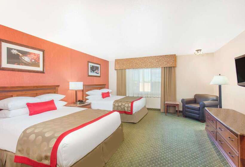 هتل Ramada By Wyndham Elko  At Stockmen S Casino