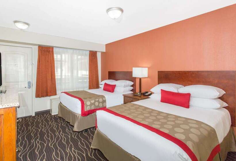 هتل Ramada By Wyndham Elko  At Stockmen S Casino