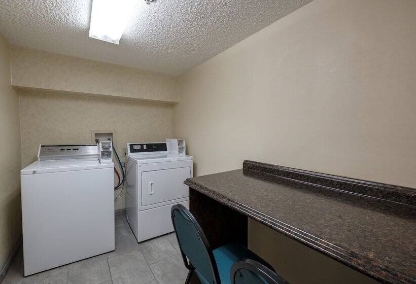 בית מלון כפרי Red Roof Inn Plus+ Palm Coast