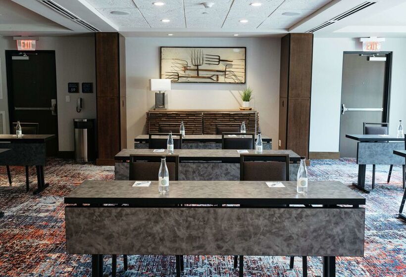 Revel Hotel Des Moines Urbandale, Tapestry Collection By Hilton