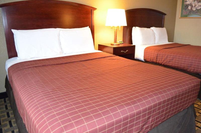 هتل Quality Inn Detroit Downtown