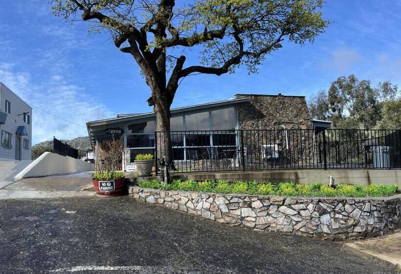 هتل Sierra Lodge Three Rivers