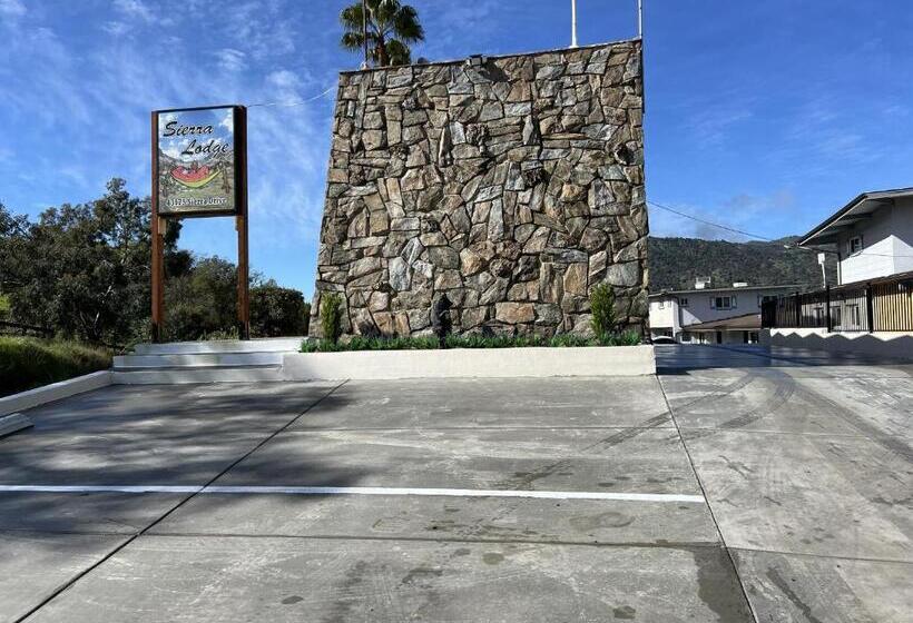 هتل Sierra Lodge Three Rivers