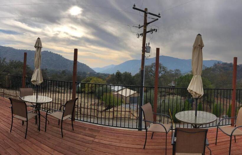 هتل Sierra Lodge Three Rivers