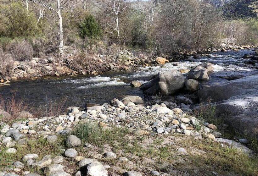 هتل Sierra Lodge Three Rivers