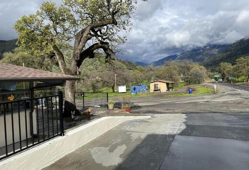هتل Sierra Lodge Three Rivers