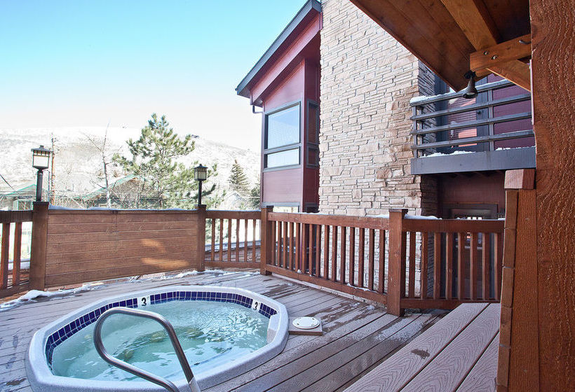 Отель Silver Cliff Park City Condos