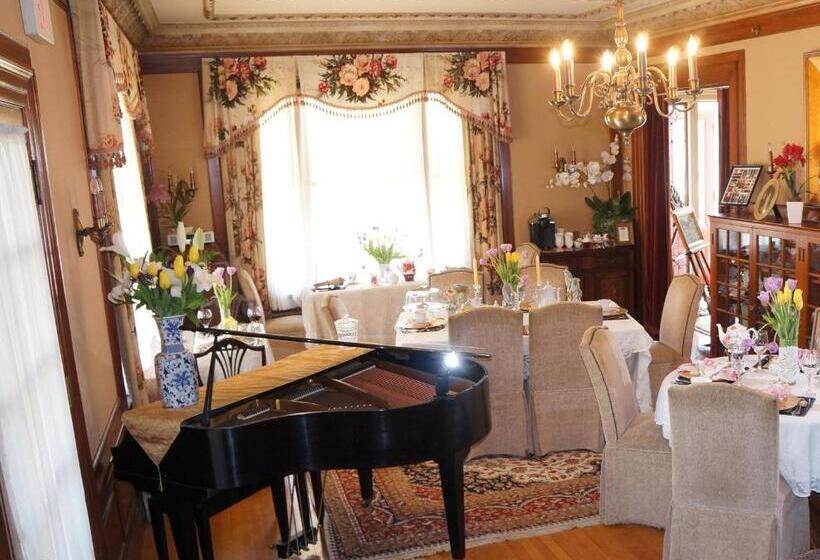 فندق Silver Fountain Inn