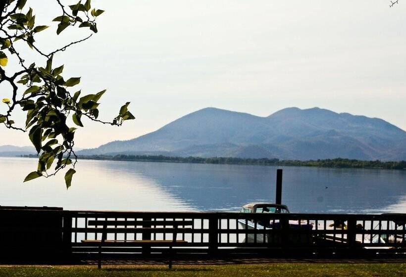 酒店 Skylark Shores Resort