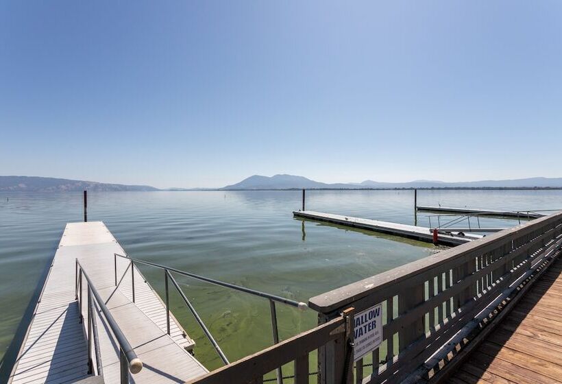 فندق Skylark Shores Resort