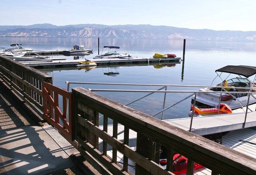 فندق Skylark Shores Resort