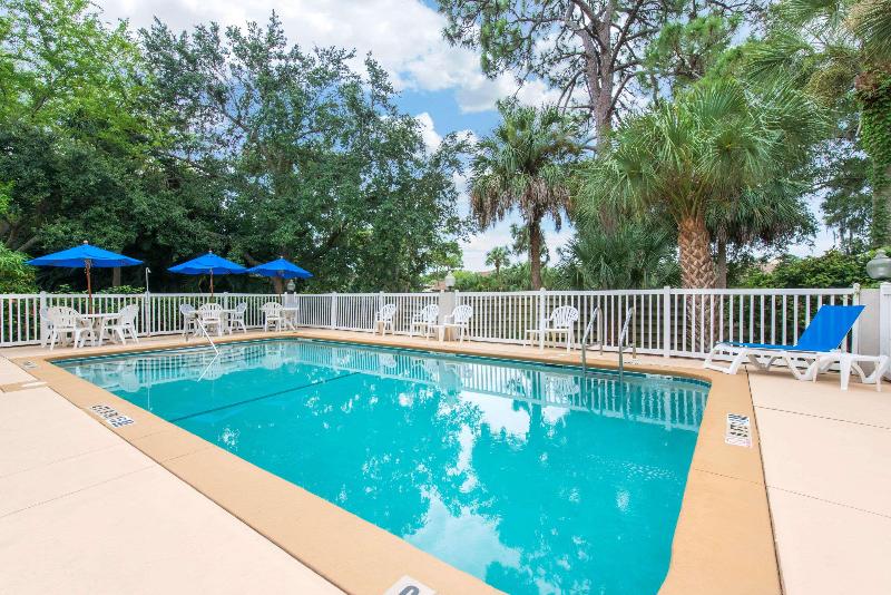 בית מלון כפרי Sleep Inn Sarasota North
