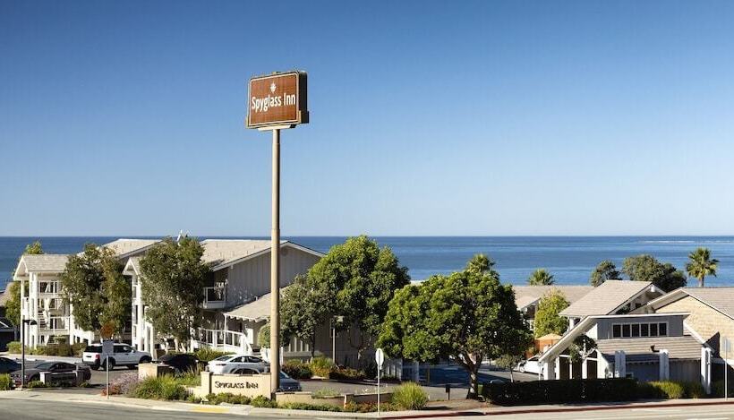 هتل Spyglass Inn