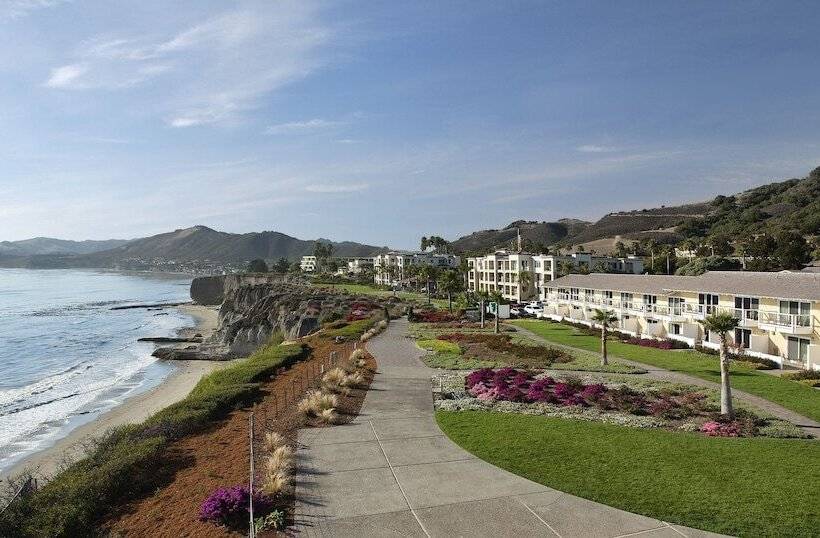 هتل Spyglass Inn